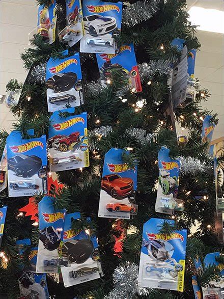 Hot Wheels Christmas Tree Ornaments Fixtures Close Up