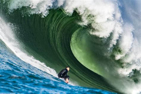 How big waves build at Mavericks near San Francisco - Los Angeles Times