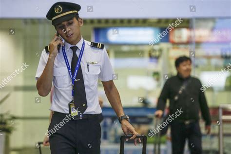 Malaysia Airlines Pilot L Talks His Editorial Stock Photo - Stock Image | Shutterstock