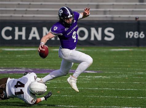 Holy Cross Crusaders Football