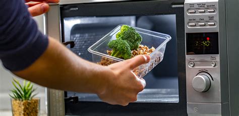 Pros And Cons Of Microwave Cooking