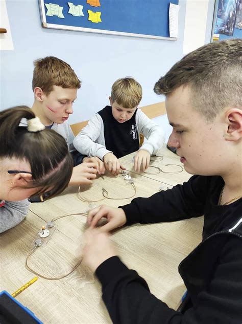 Lekcja Fizyki W Ramach Programu Laboratoria Przysz O Ci Zesp Szk