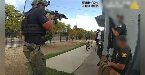 Video Calif Swat Deputies End Tense Hostage Situation Officer