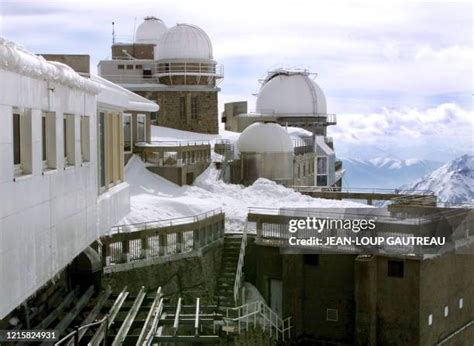 observatoire du pic du midi premium high res pictures