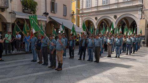 Domodossola La Festa Degli Alpini Per I Anni Della Sezione La Stampa