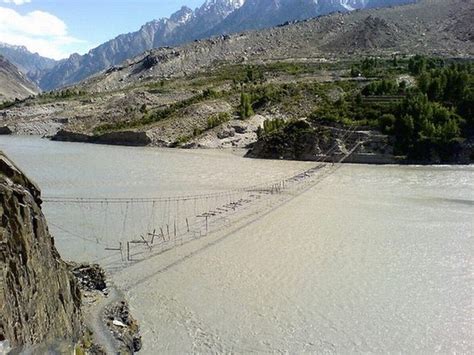 Most Dangerous And Amazing Hussaini Hanging Bridge Pakistan Must See