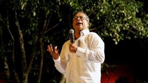 Quem é Gustavo Petro o 1º presidente de esquerda eleito na Colômbia