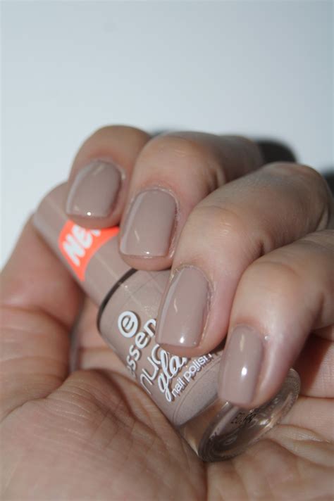 DISCOVER MY NAILS AND MUCH MORE Essence Nude Glam Nr 07 Cafe Ole