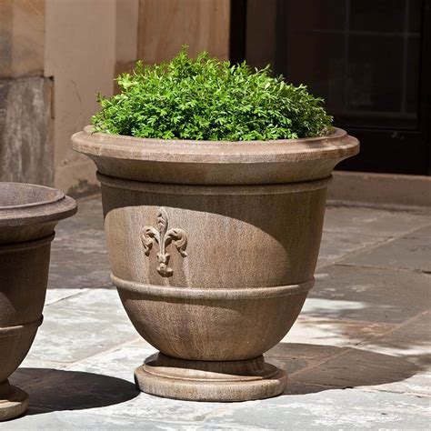 Fleur De Lis Large Urn Cmp P 573 01 Campania International Planters And Containers