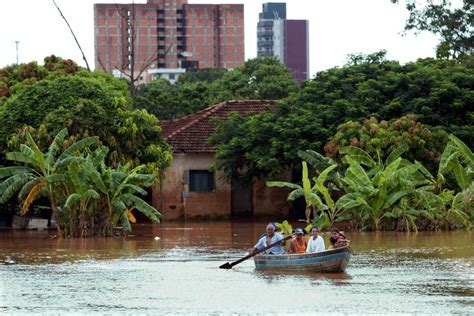 Casi 50 Muertos Y Miles De Desplazados Por Fuertes Lluvias En El