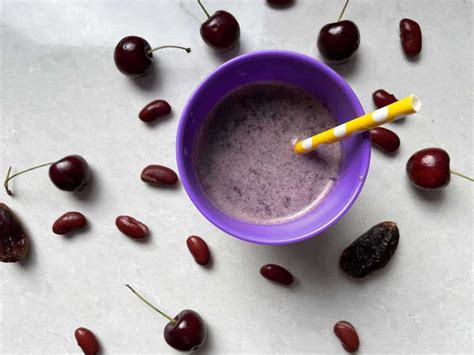 Red Bean Smoothie With Cherries And Dates - The Heart Dietitian