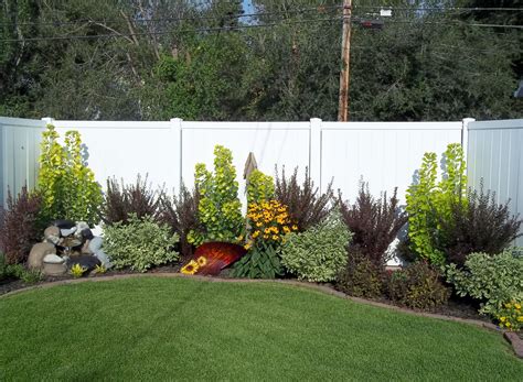 10+ Along Fence Simple Backyard Landscaping Ideas Design - DHOMISH