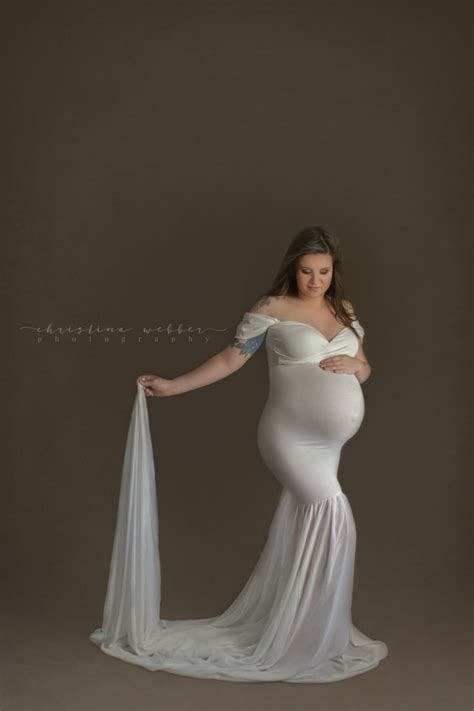 Pearl White Monroe Maternity Gown With Tossing Train One Size Chicaboo