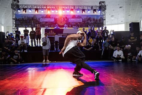 Lần đầu đi xem thi breaking Hàng trăm dân chơi Hiphop đọ sức gay cấn