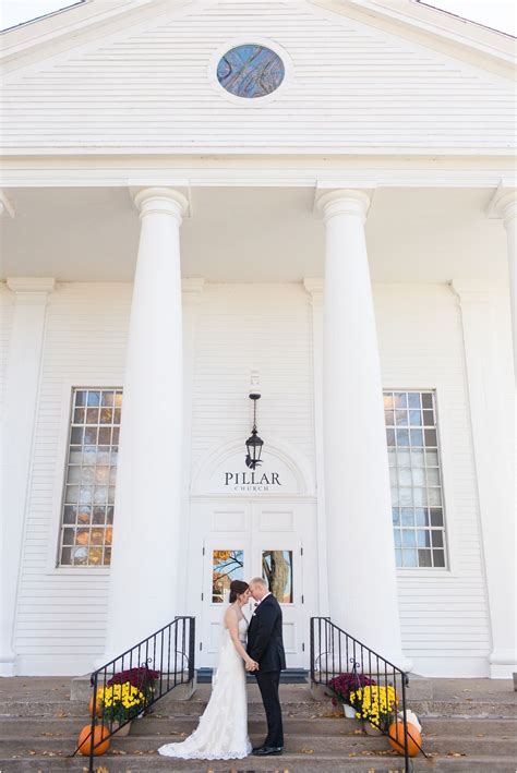 Bride And Groom Hollandmi Michiganweddings Grandrapids