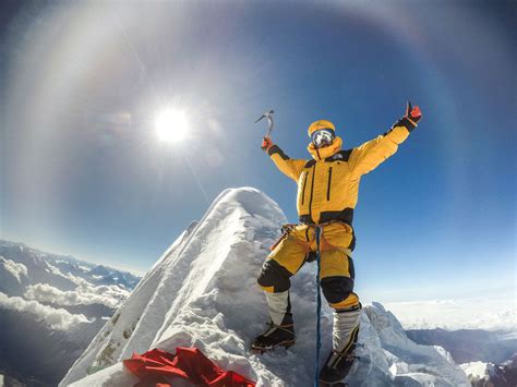 En la cumbre del Manaslu la octava montaña más alta del mundo Su