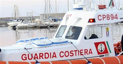 Migranti Naufragio Al Largo Di Lampedusa In Salvo E Dispersi