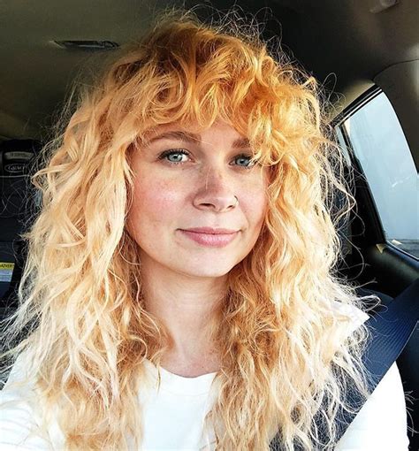 13 Heartwarming Blonde Curly Hair With Bangs