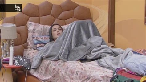 Participante Larissa BBB23 Mostrando A Buceta Ao Vivo No Big Brother