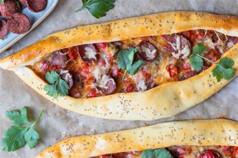 Pide mit Käse und Sucuk Rezept eat de