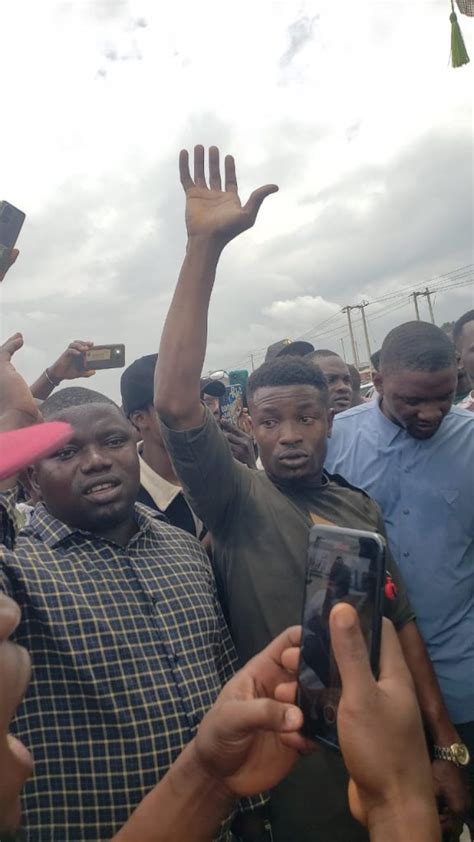 Strike Protesting Students Block Lagos Ibadan Expressway