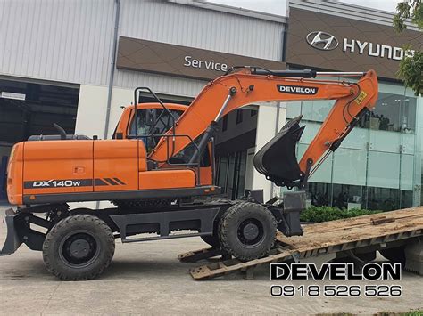 xuc dao banh lop develon dxw chinh hang gia  develon viet nam
