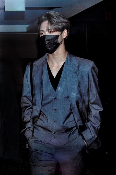 Pin By Leet Barreiros On Park Seonghwa In 2021 Seonghwa Suit Ateez