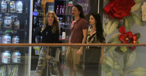 Elba Ramalho Faz Rara Apari O Filho Lu Yvys Em Shopping Do Rio