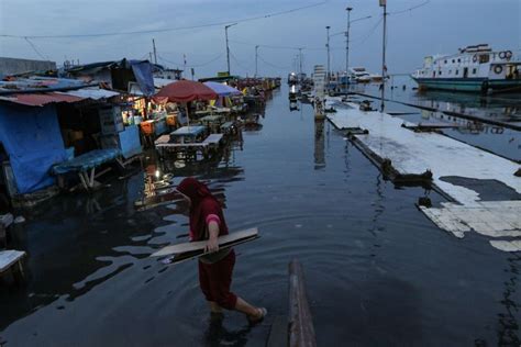 Foto Jakarta Terancam Tenggelam Pada Akibat Eksploitasi Air Tanah