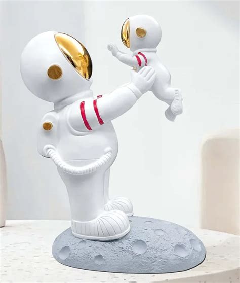 Customized Fiberglass Resin Cute Astronaut Statue For Home Decoration