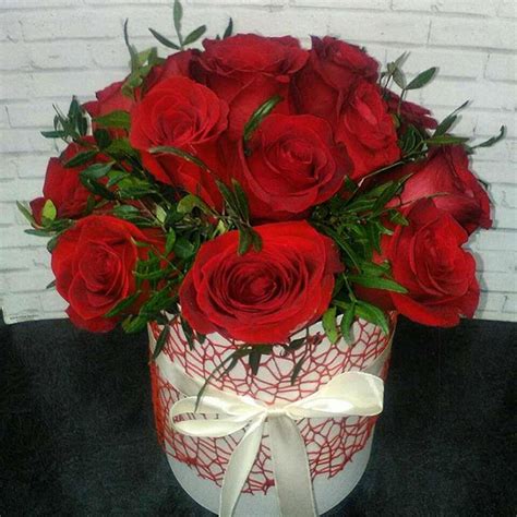 Доставка цветов в шляпных коробках в Москве на дом. Недорого, оплата ...