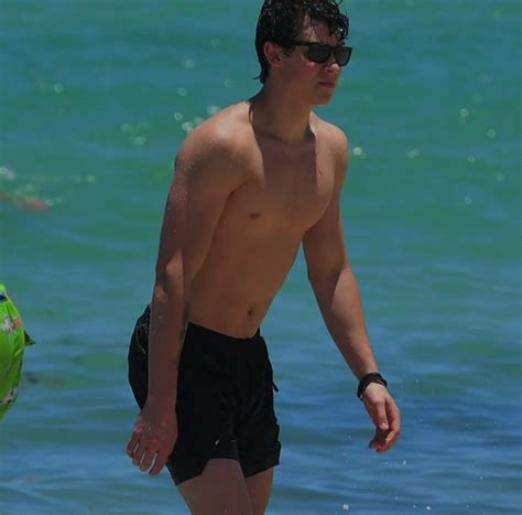 Pin By Ilaria On Shawn Mendes Shawn Mendes Mendes Speedo