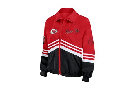 NY Post: Where did Taylor Swift get her Chiefs jacket? Her game day fit ...