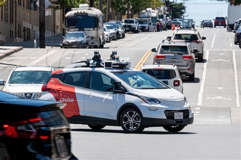 Robotaxis Are Making Enemies as They Go Around San Francisco - Bloomberg