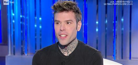 Fedez La Nuova Canzone Di Caprio Contiene Una Frecciata A Chiara