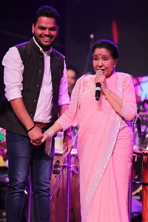 89 Year Old Legendary Singer Asha Bhosle Performs Live In Morya Entertainments Concert