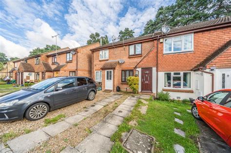 2 Bed Terraced House For Sale In Townsend Close Bracknell Berkshire