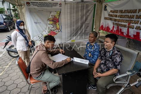 Posko Aduan Penonaktifan Nik Di Jakarta Antara Foto