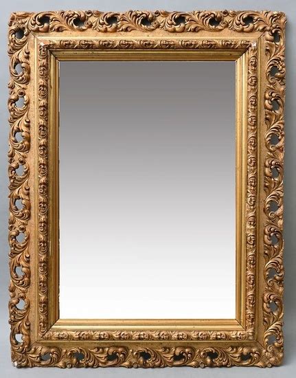 Cadre de miroir florentin avec miroir, 2e moitié du 19e s. Baguette de bois stuquée,... at ...