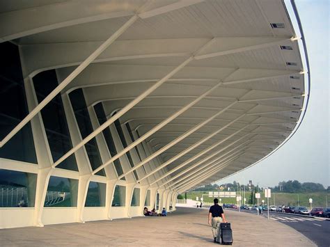 The new Bilbao Airport Terminal Calatrava | Bilbao | Spain | 2000 ...