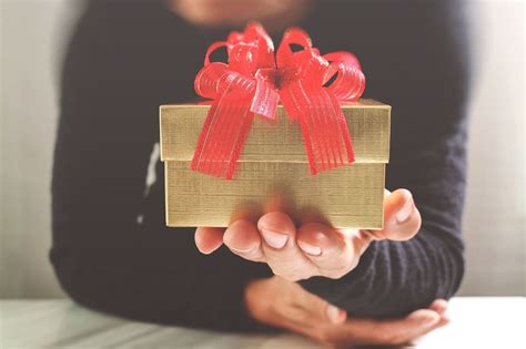 Какой подарок можно подарить другу | Интернет-магазин Red Box