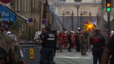 Incendiu puternic în centrul Parisului Aproape 50 de persoane au fost