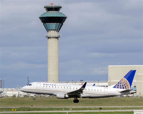 United Airlines E175LR N742YX Stanley Ip YYZ Weekend Planes Spotter