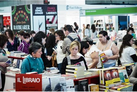 Nuovo Record Al Salone Del Libro 215 000 Visitatori Tiscali Spettacoli