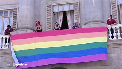 La Guerra De Las Banderas LGTBI En Los Balcones De Los Ayuntamientos De