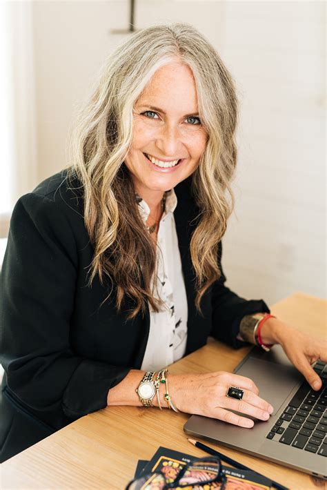 Strategic Marketing Consultant | Customer Experience Expert | Molly