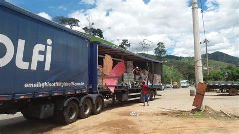 Três pessoas são detidas suspeitas de tentar saquear carga de caminhão