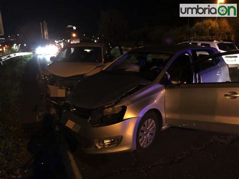 Terni Carambola Fra Tre Auto In Via Del Centenario Quattro Persone