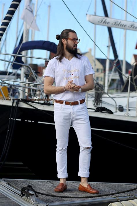 Le t shirt à manches courtes Edouard réunit tous les emblèmes de notre