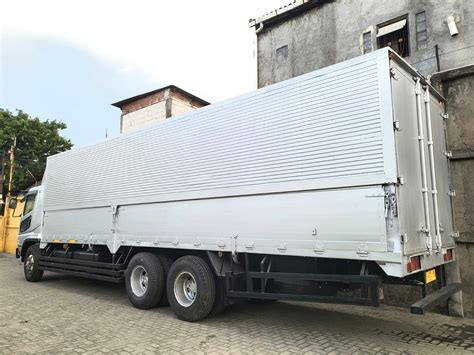 Ban Baru Mitsubishi Fuso Build Up D Tronton X Wingbox